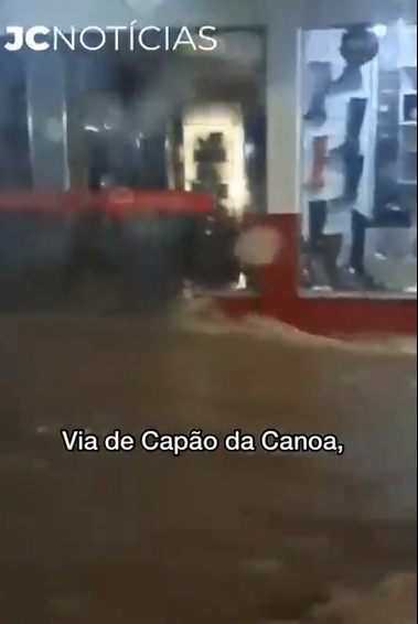 مصرع 11 شخص في فيضانات ضربت البرازيل